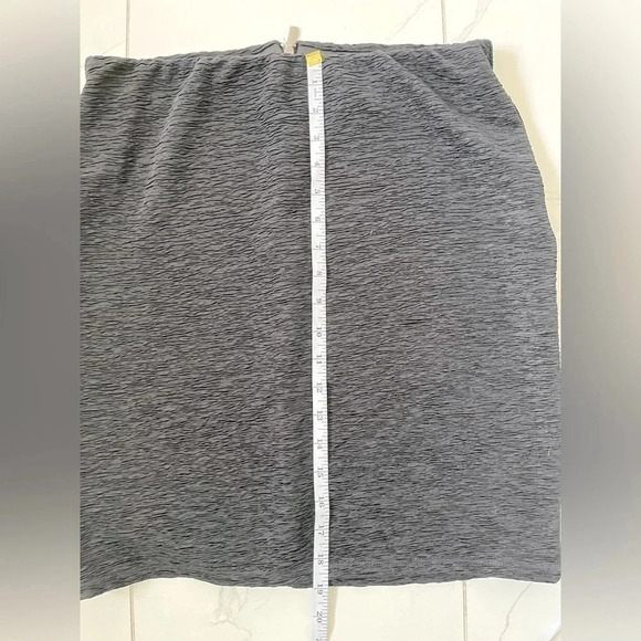 Vero Moda/ Black  textured midi skirt/ Size US L - Picture 11 of 11